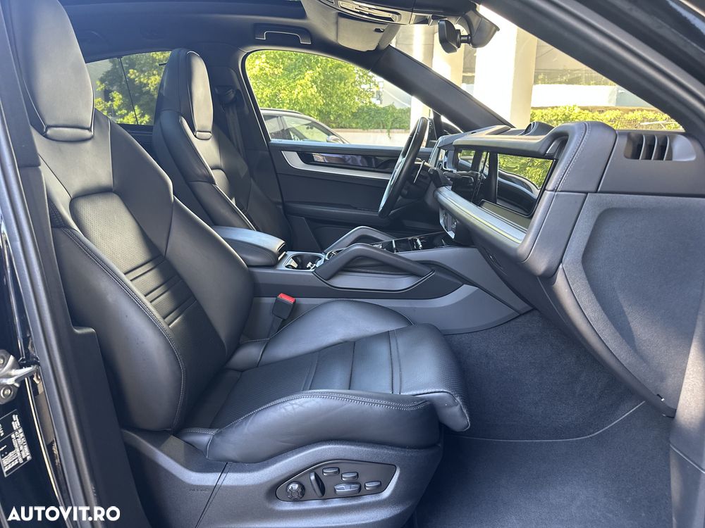 Porsche Cayenne Coupe E-Hybrid - 18