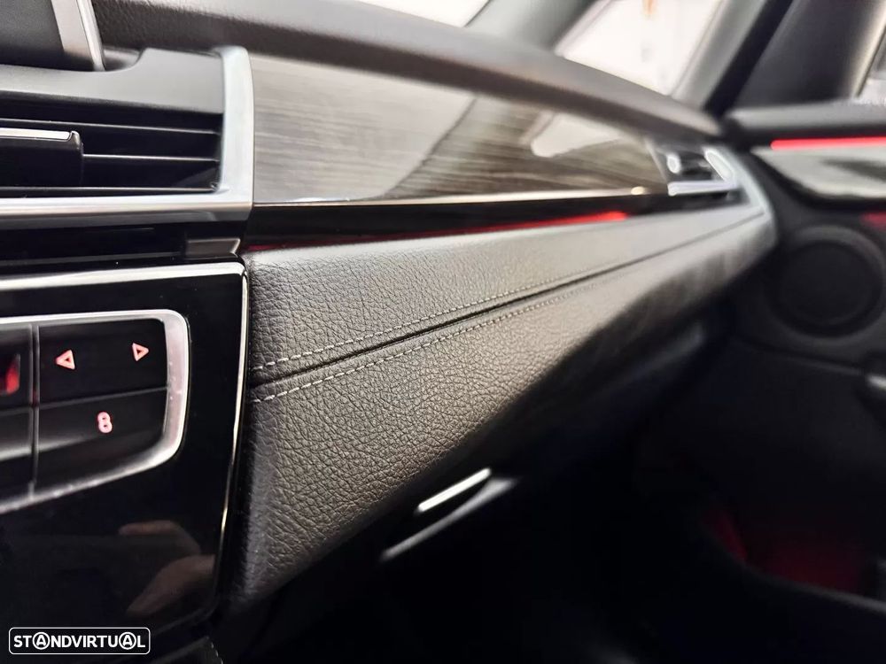BMW 218 Active Tourer d Line Luxury - 33