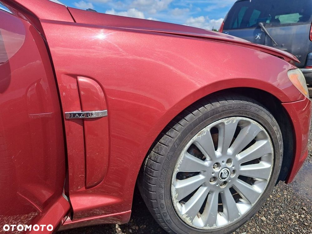 BŁOTNIK PRAWY PRZÓD JAGUAR XF I SEDAN KOD LAKIERU CHB - 2