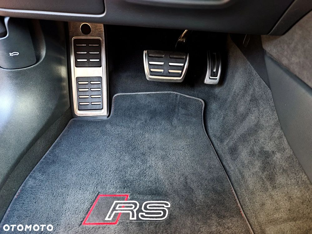 Audi RS4 Avant - 18