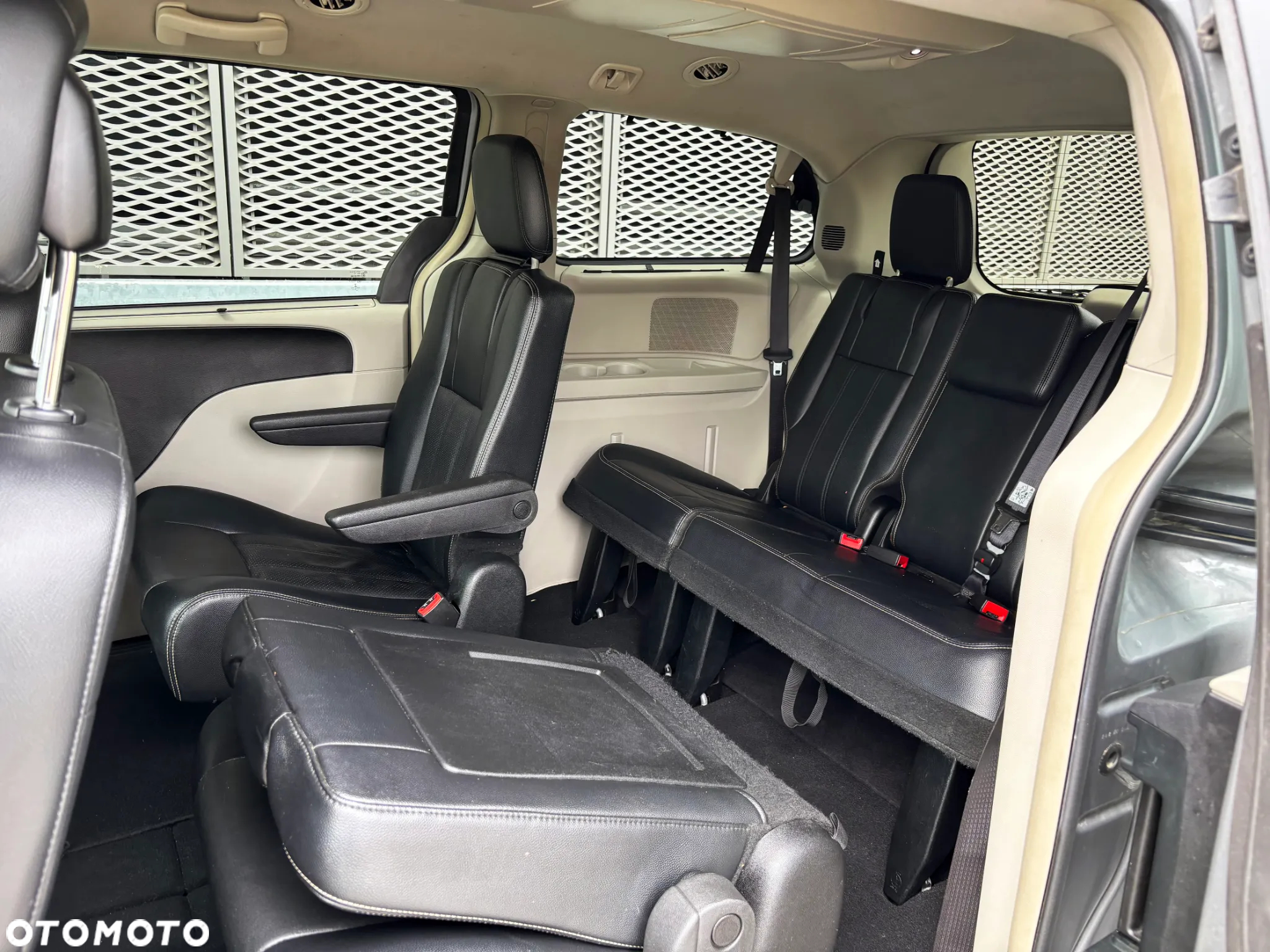 Chrysler Town & Country 3.6 Limited - 19