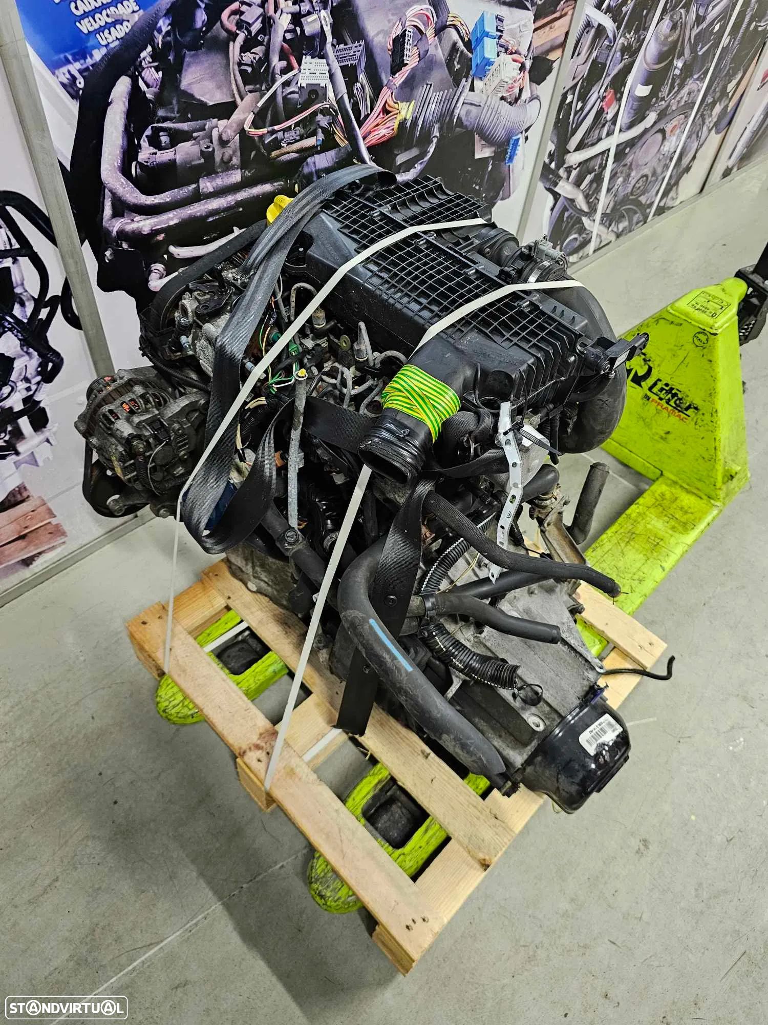 Motor Renault Clio II 1.5 DCI 2005 de 65cv ref: k9k 704 - 1