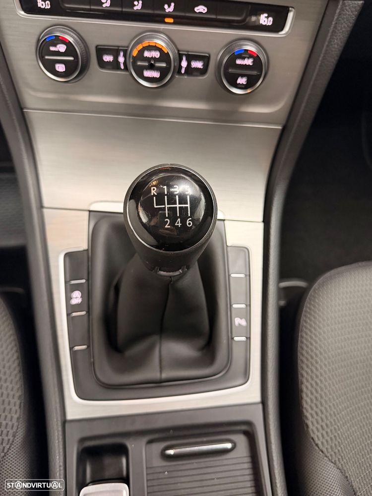 VW Golf 1.6 TDi BlueMotion Confortline - 32