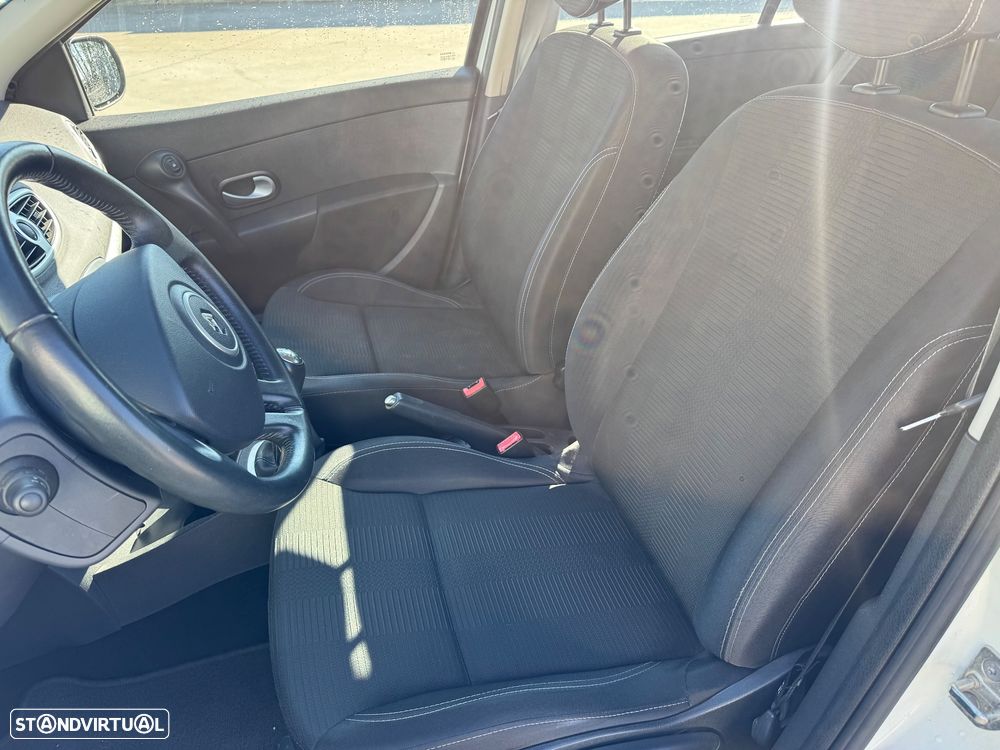 Renault Clio 1.2 16V Confort 130g - 10