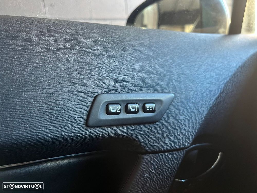 Toyota Avensis SW 2.0 D-4D Exclusive +Pele+GPS - 30