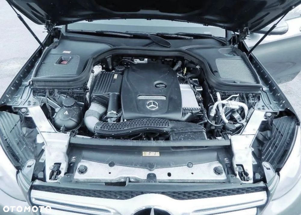 Mercedes-Benz GLC 300 4Matic 9G-TRONIC AMG Line Plus - 22