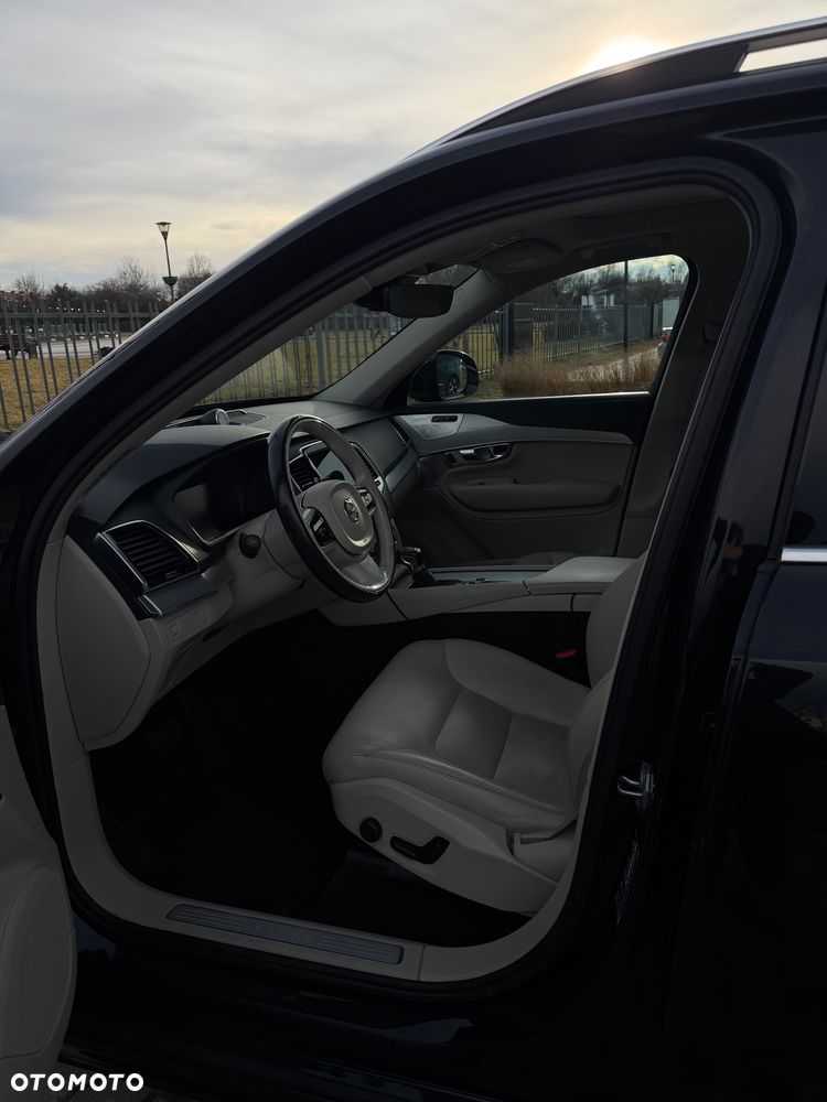 Volvo XC 90 D5 AWD Momentum - 4