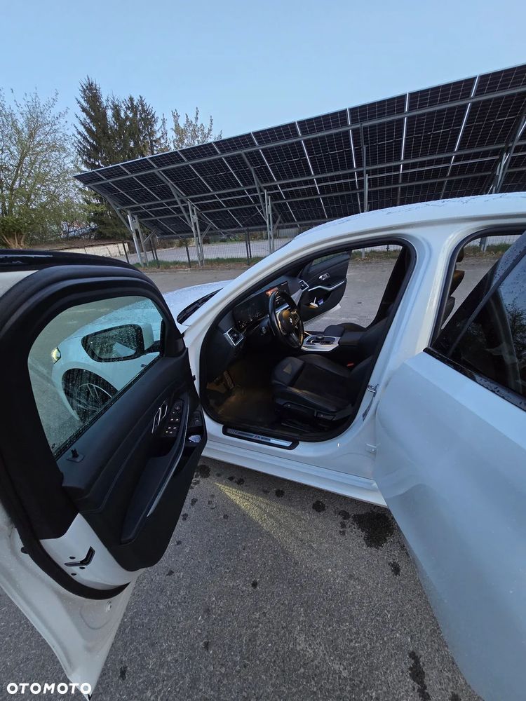 BMW Seria 3 318i M Sport - 10