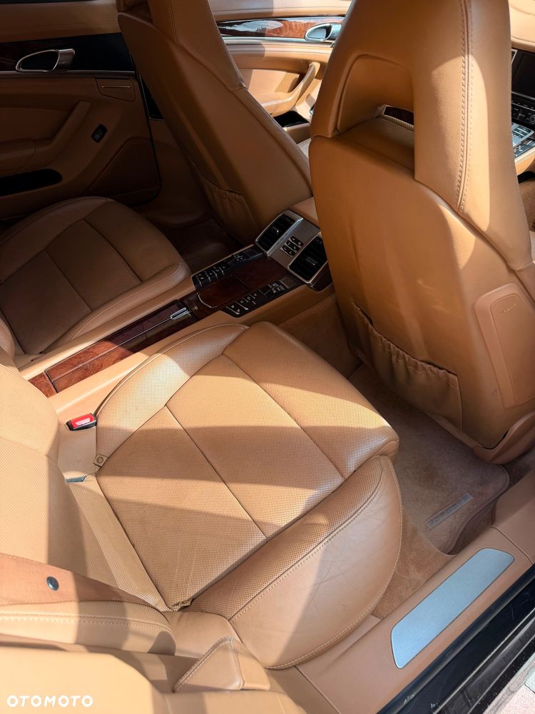 Porsche Panamera 4S - 9