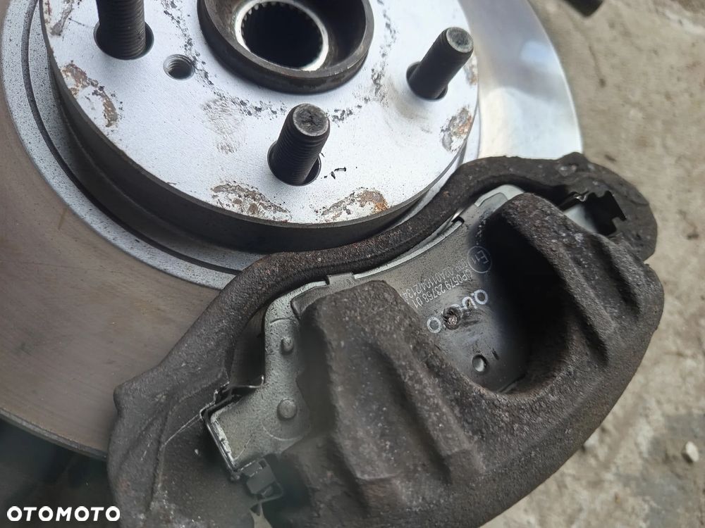 Toyota Avensis T25 1.8 tarcza zacisk piasta - 2