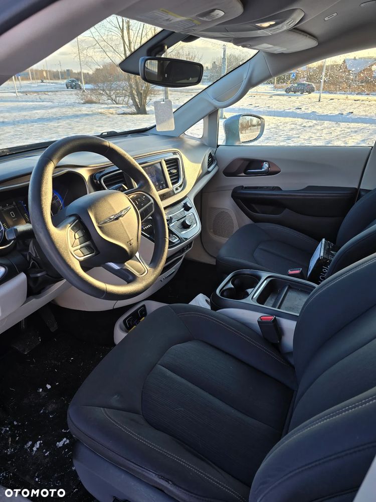 Chrysler Pacifica - 4