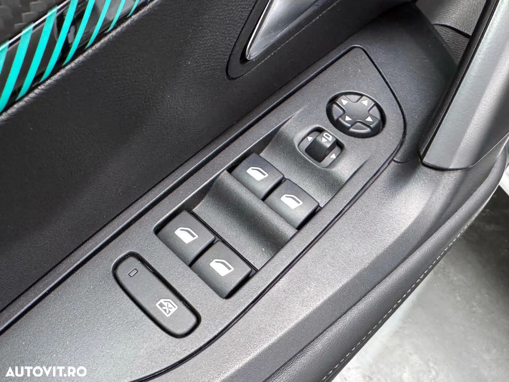 Peugeot 2008 1.5 BlueHDI EAT8 STT GT - 34