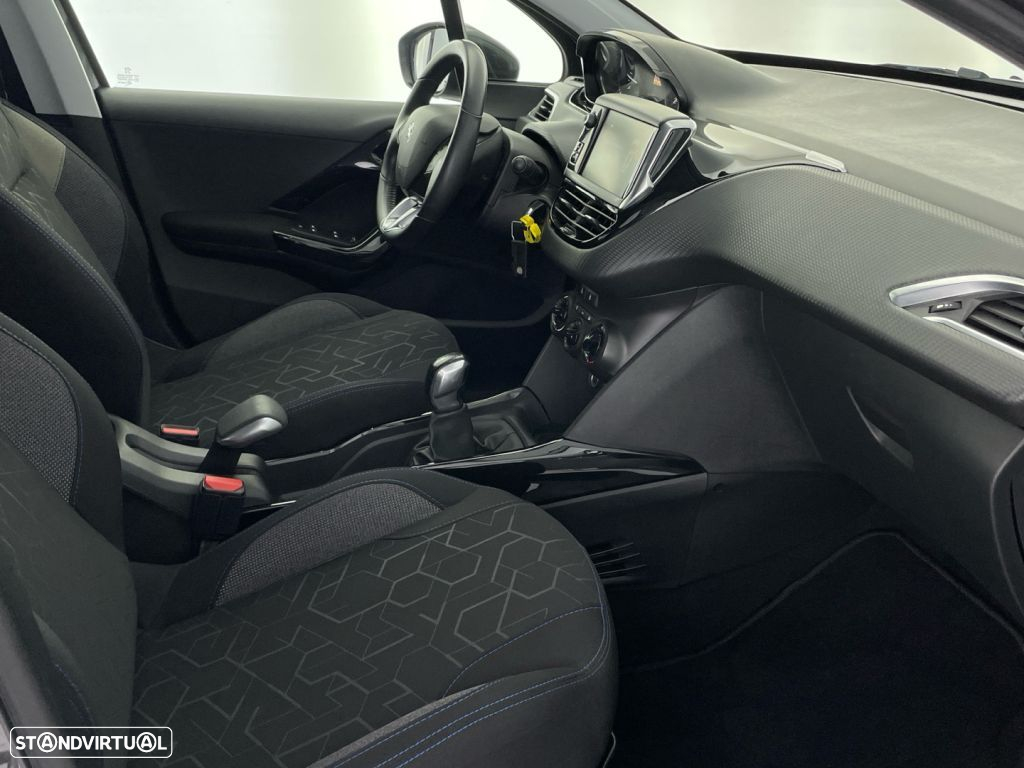 Peugeot 2008 1.5 BlueHDi Signature - 23