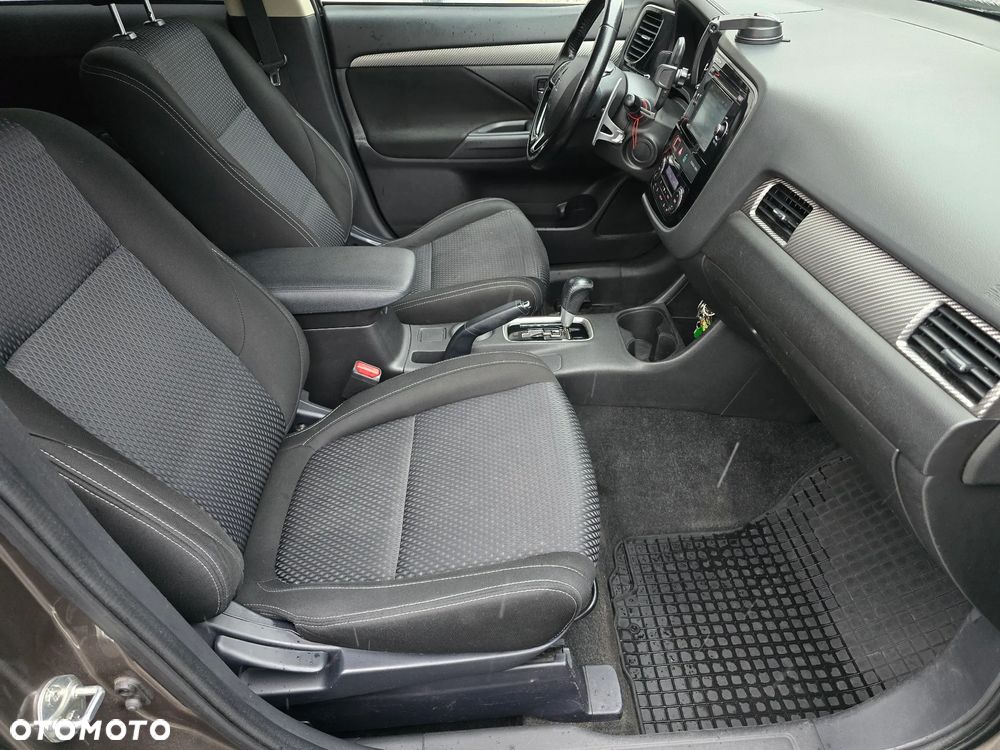 Mitsubishi Outlander 2.0 Intense + 4WD CVT - 23