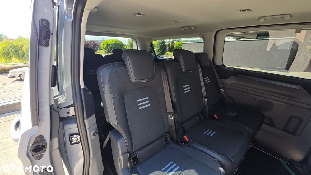Ford Tourneo Custom - 23