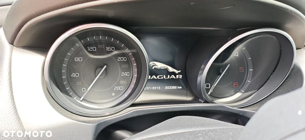 Jaguar XE 2.0 D R-Sport - 8