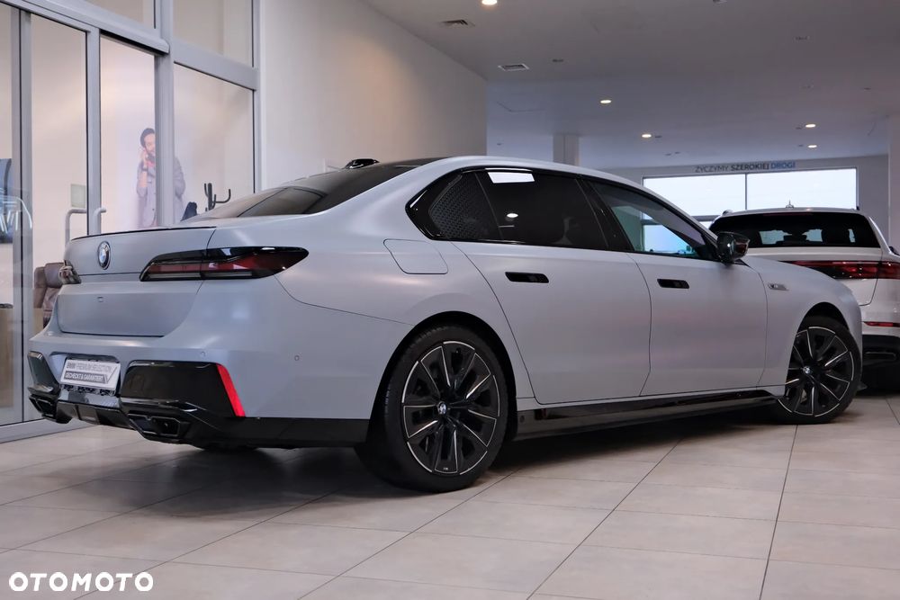 BMW Seria 7 M760e PHEV xDrive Individual Edition sport - 12