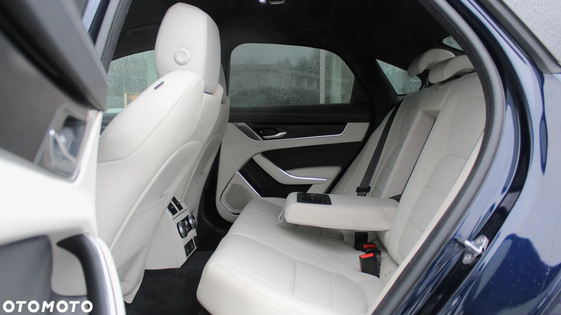 Jaguar XF - 12