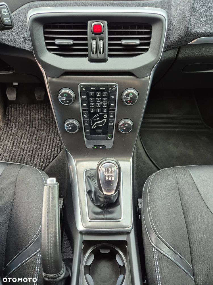 Volvo V40 D2 Momentum - 34