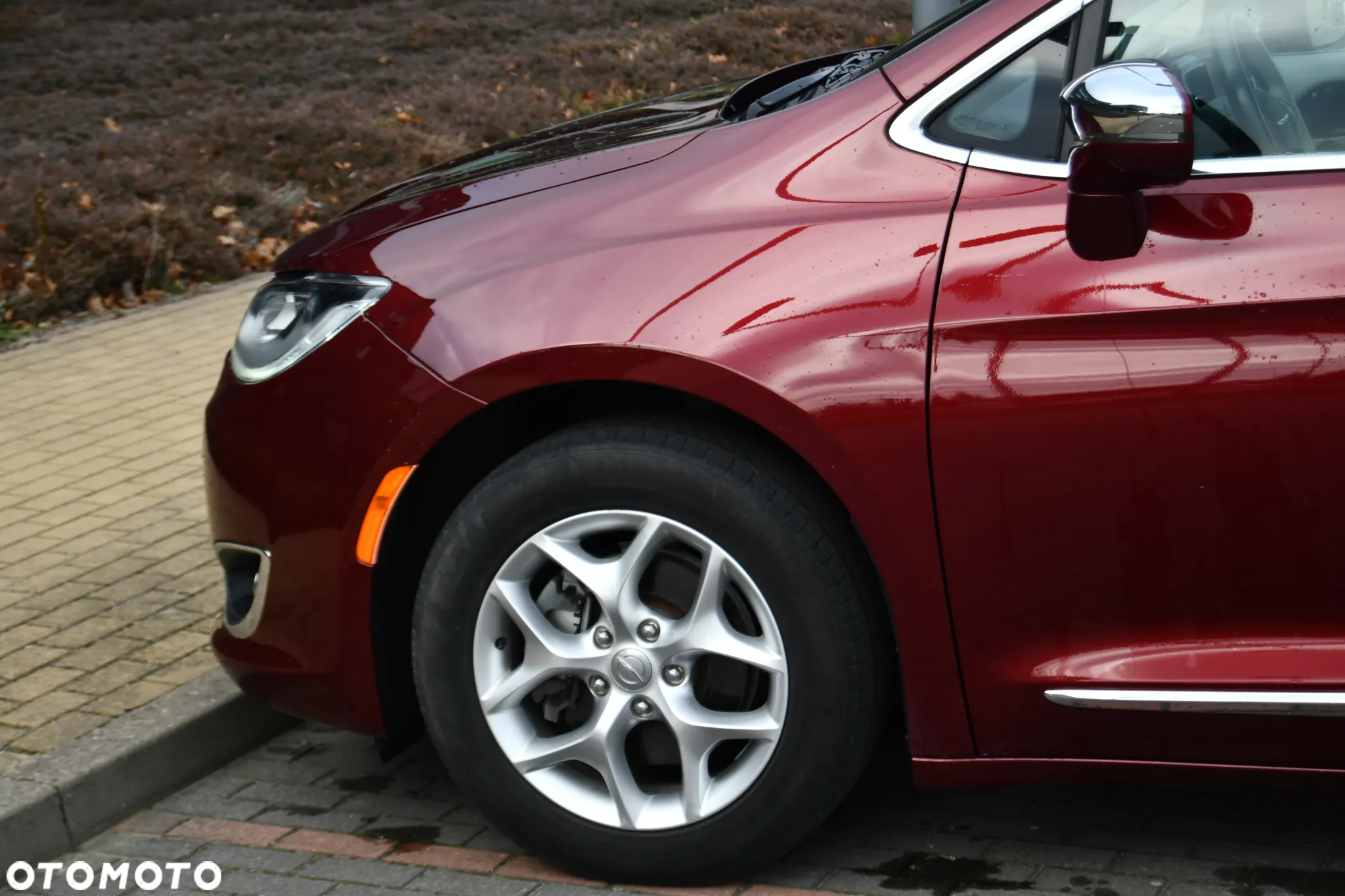 Chrysler Pacifica - 12