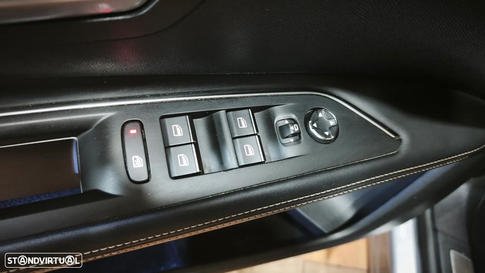 Peugeot 3008 1.6 Hybrid4 GT Line e-EAT8 - 50