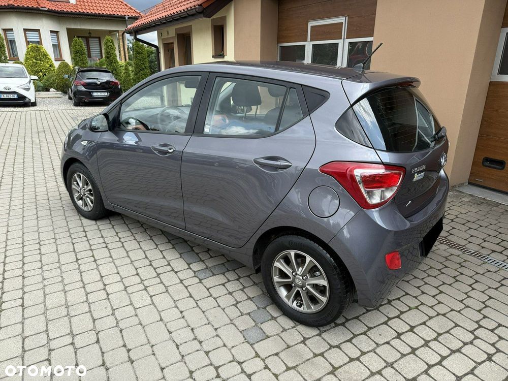Hyundai i10 1.0 Fifa World Cup Edition - 10