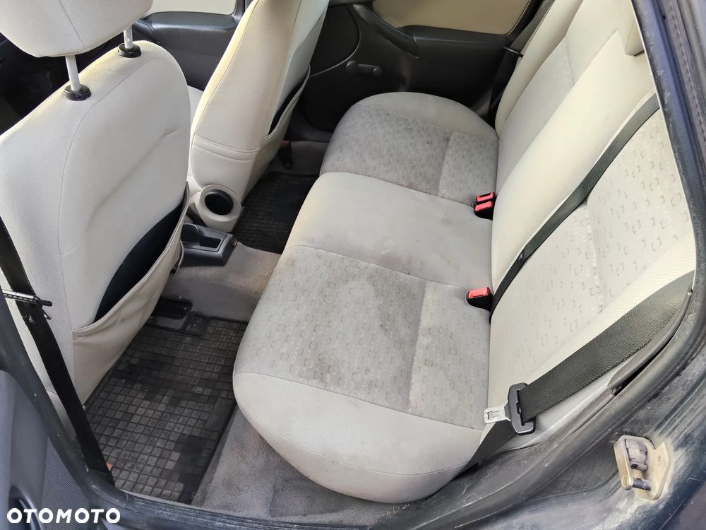 Ford Focus 1.6 Comfort - 10