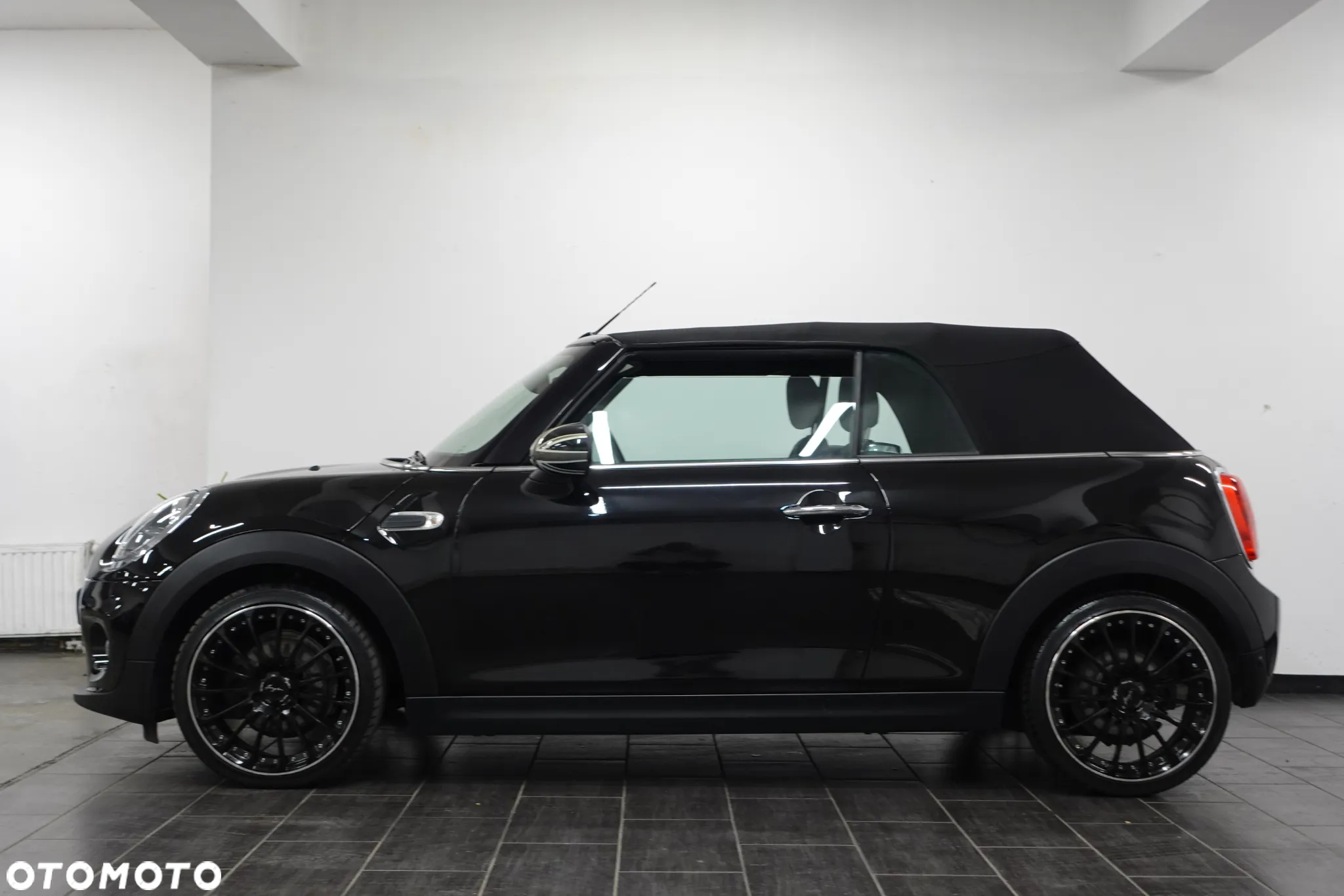 MINI ONE Cabrio - 3
