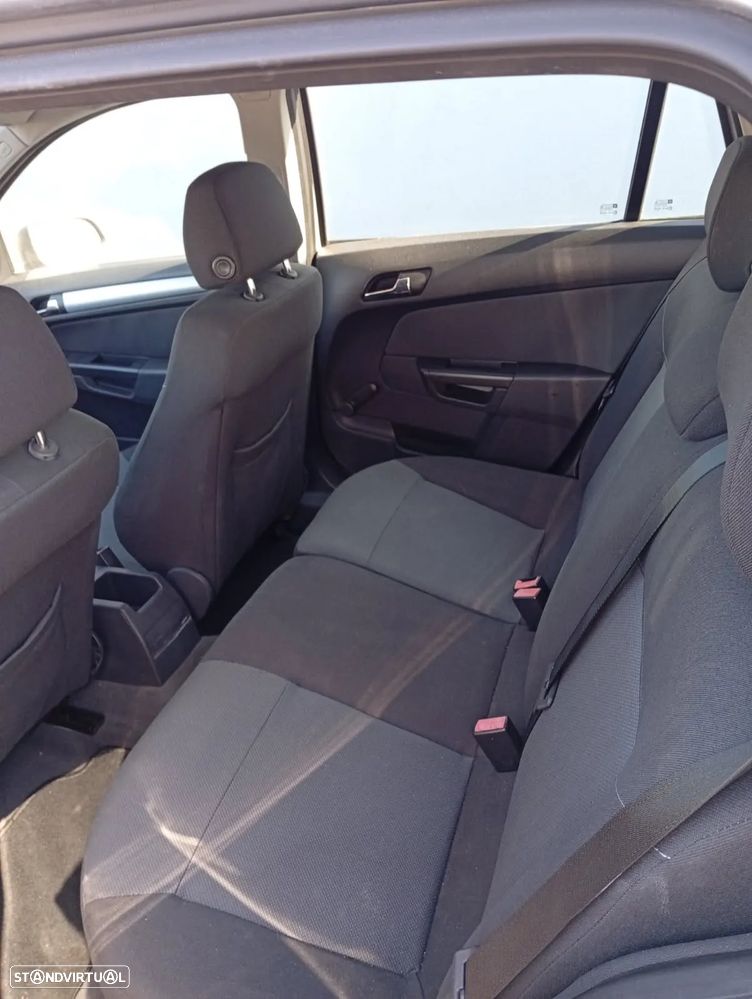 Opel Astra Caravan - 7