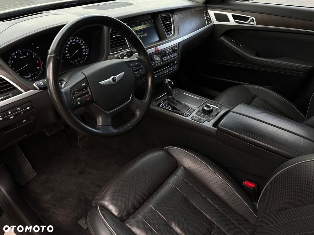 Hyundai Genesis 3.8 V6 GDI - 10