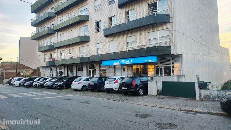 Alugo arrumo de 22m2 no centro de riba de ave. Ao lado da opticalia - Grande imagem: 2/2