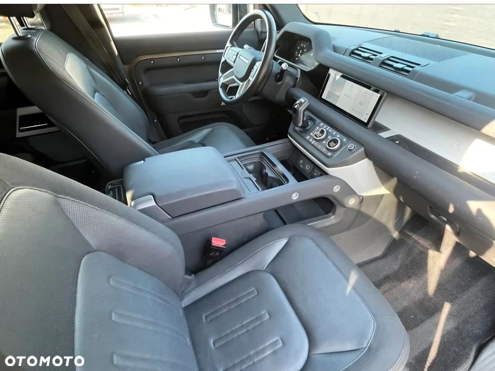 Land Rover Defender - 20
