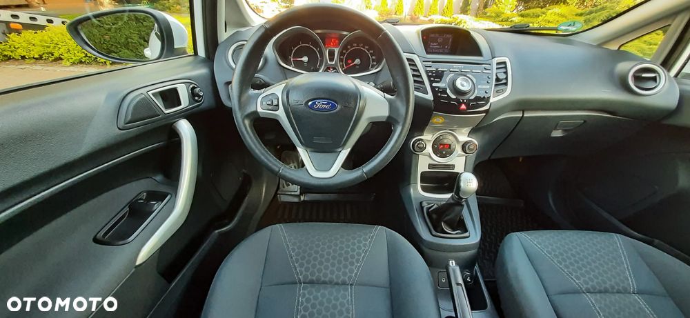 Ford Fiesta - 24