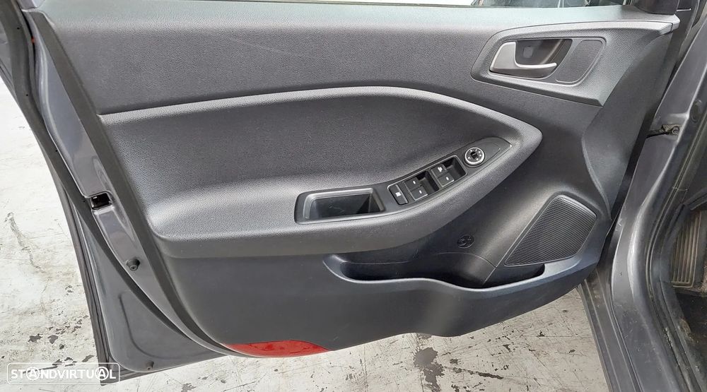 HYUNDAI i20 PARA PEÇAS - 12