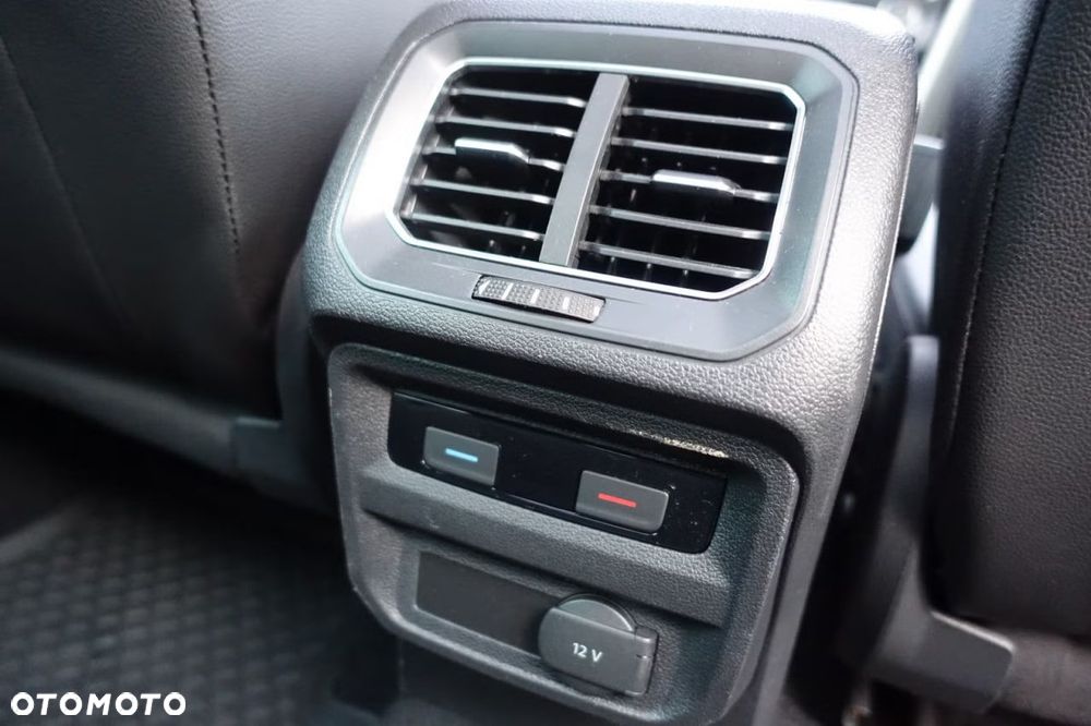 Volkswagen Tiguan 2.0 TDI SCR 4MotION DSG R-Line - 27