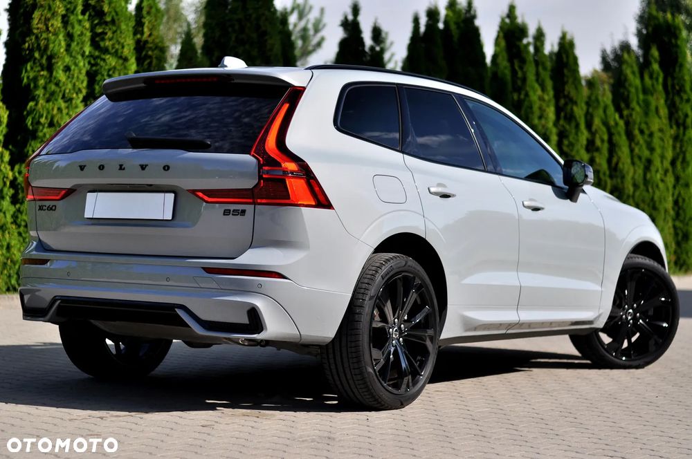 Volvo XC 60 B5 B AWD Plus Dark - 4