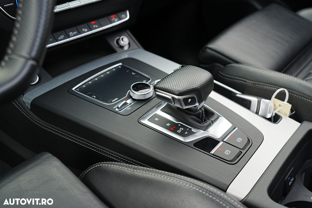 Audi Q5 55 TFSIe quattro S tronic S line - 36