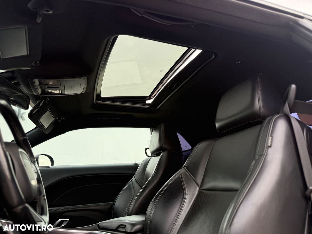 Dodge Challenger - 8