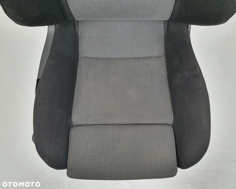 FOTEL PRAWY PRZÓD PRZEDNI PASAŻERA OPEL ASTRA II G CABRIO EUROPA - 2