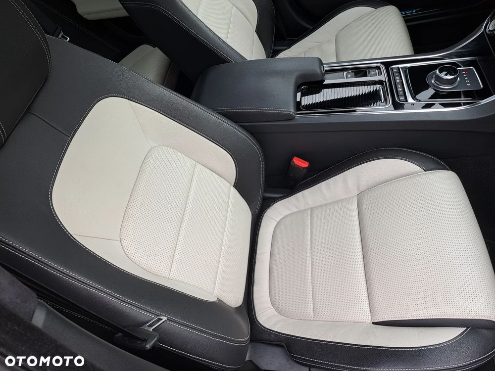 Jaguar XF P250 R-Dynamic SE - 16