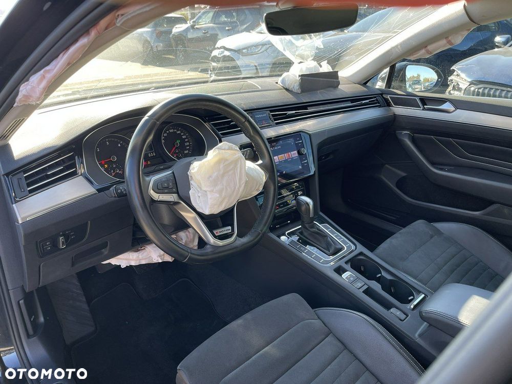 Volkswagen Passat - 8