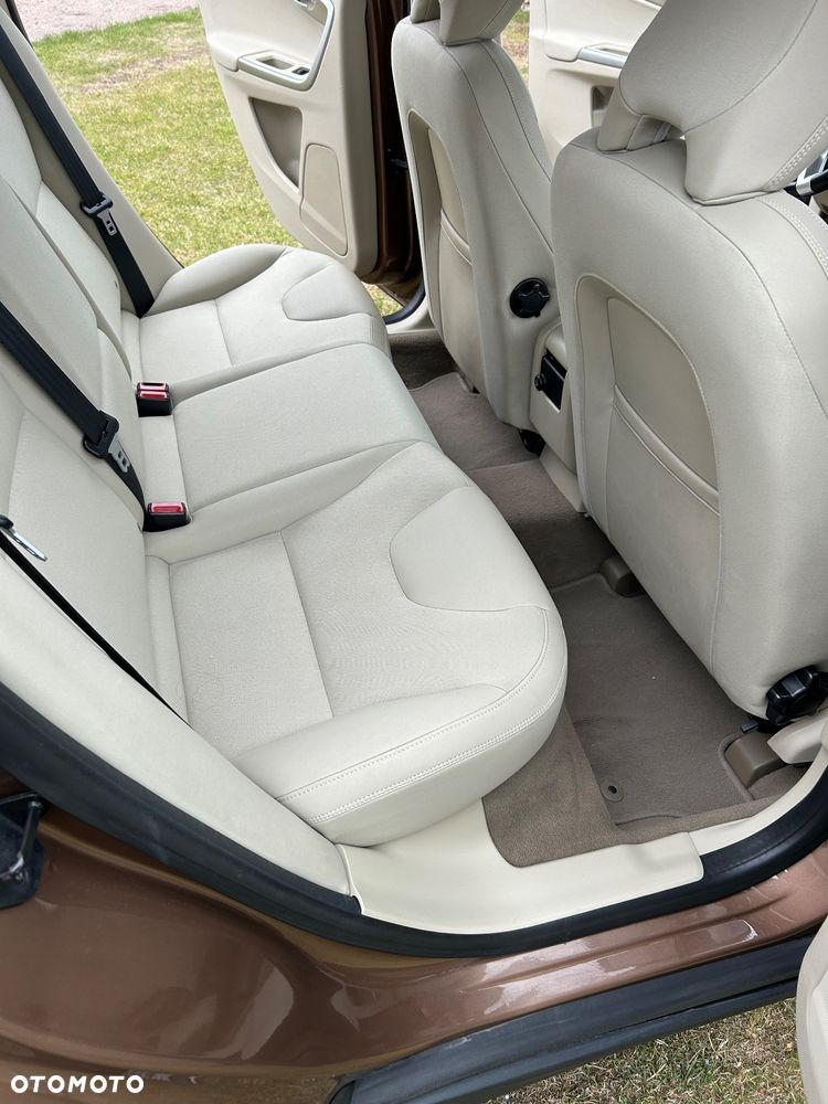 Volvo XC 60 D5 AWD Momentum - 16