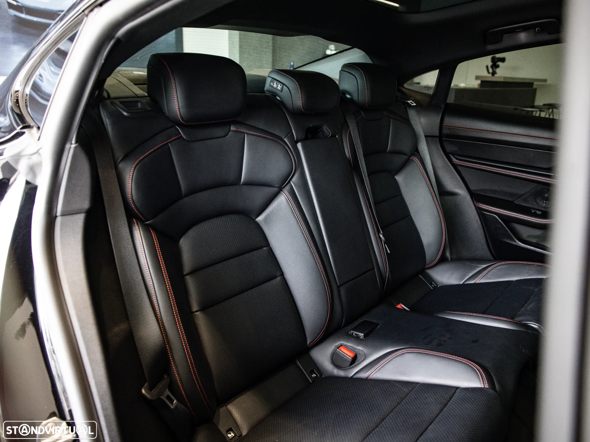 Porsche Taycan 4S - 32