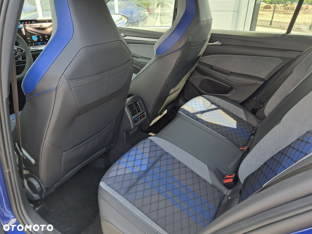 Volkswagen Golf - 10