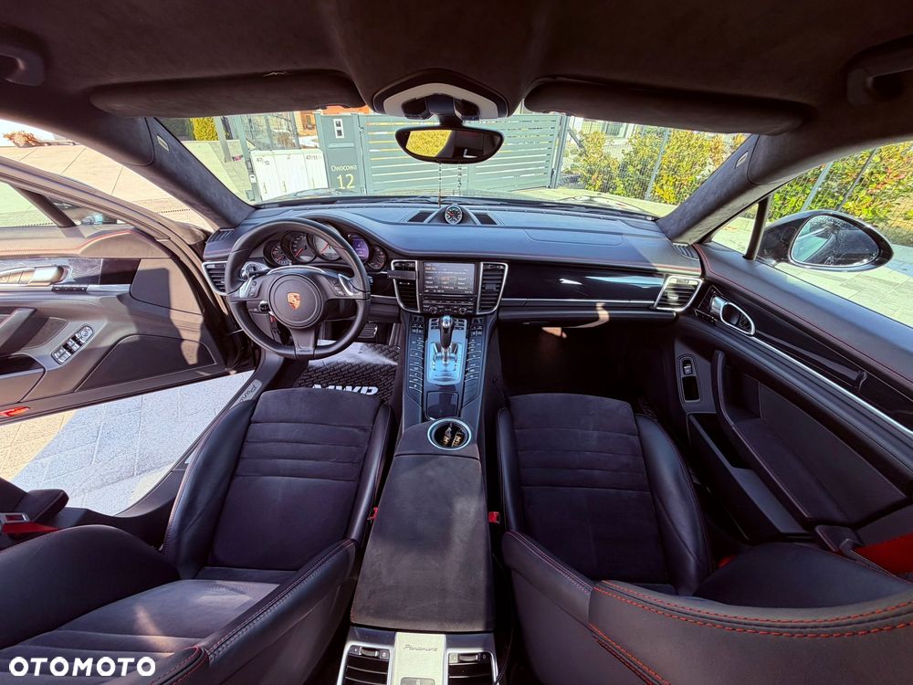 Porsche Panamera GTS PDK - 13