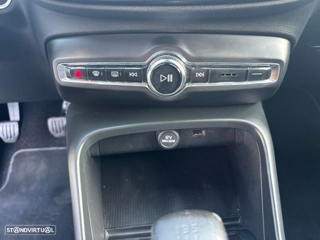 Volvo XC 40 2.0 D3 - 10