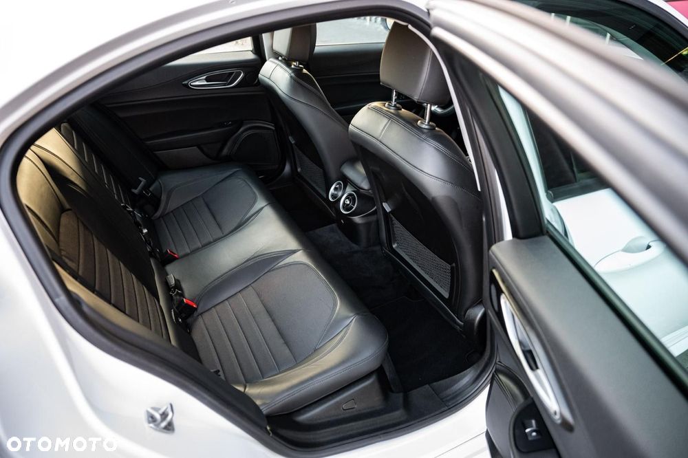 Alfa Romeo Giulia 2.2 - 13