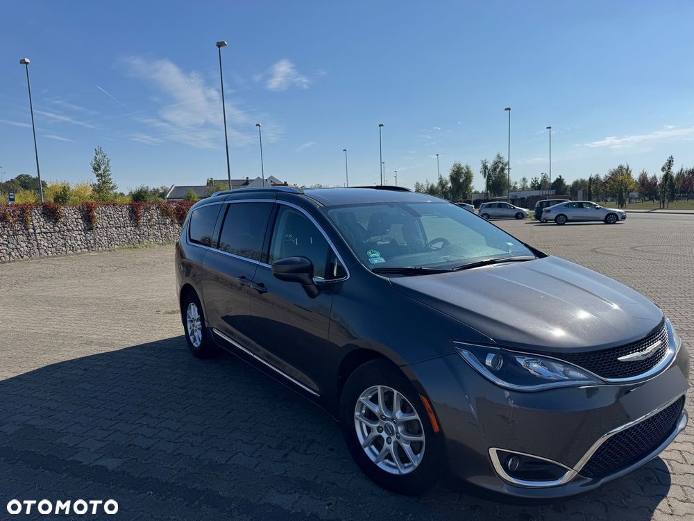 Chrysler Pacifica - 4