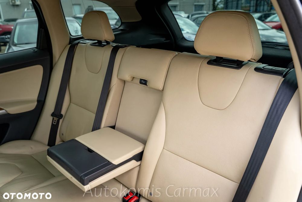 Volvo XC 60 T5 Geartronic Momentum - 23