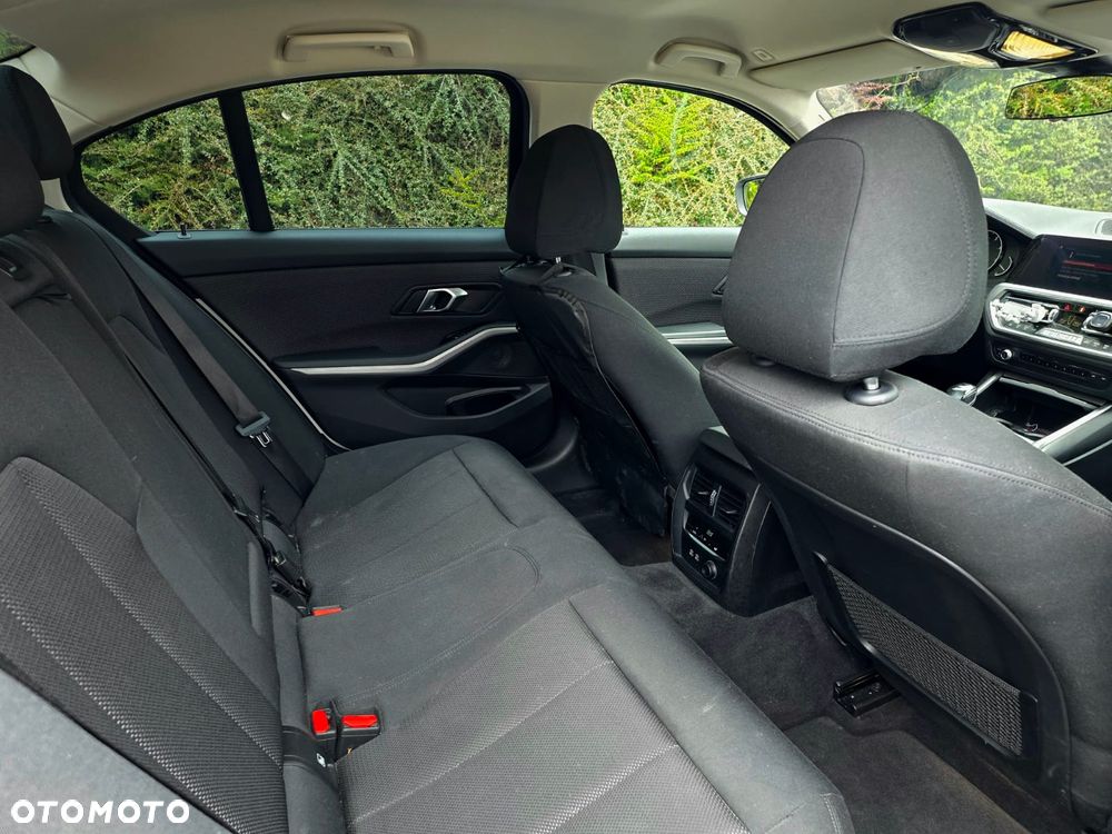 BMW Seria 3 318d Advantage - 25